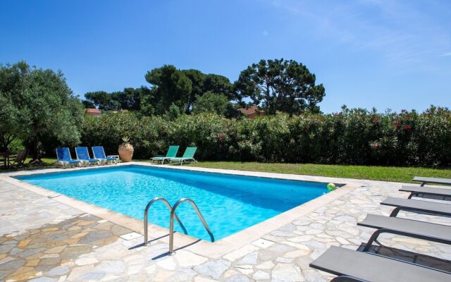 Premium Villa in Ollioules with Swimming Pool