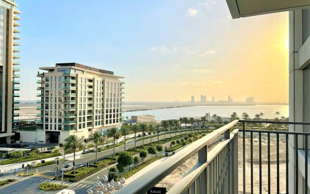 New! Luxury Dubai Creek Balcony & View