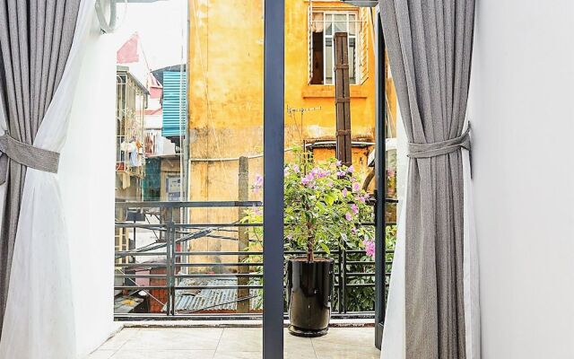 Amazing NYT Home Balcony Cozy Studio