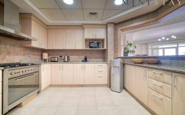 Chic Beachside 3BR Living at the Palm