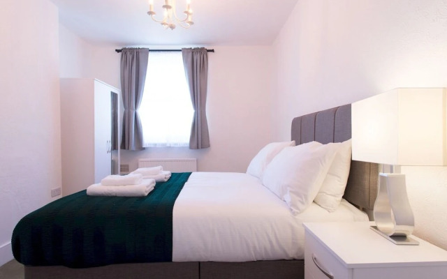 Spacious and Bright Maisonette in Central London