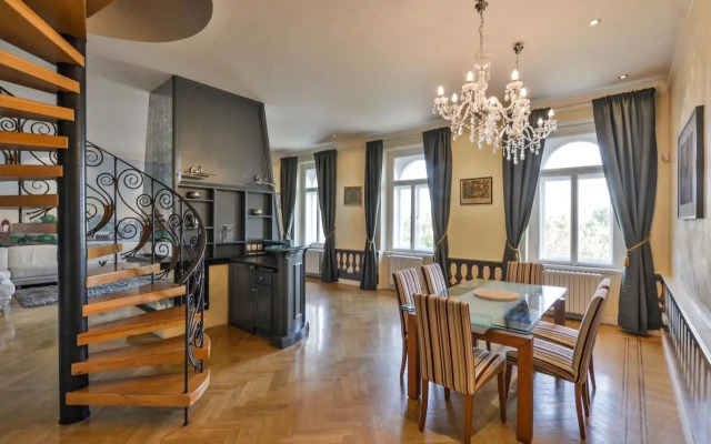 Panoramic Loft