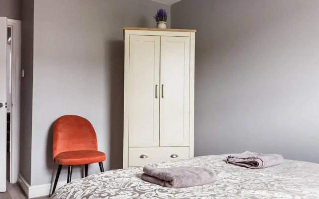 North Central London House/ Sleeps8/garden/wifi