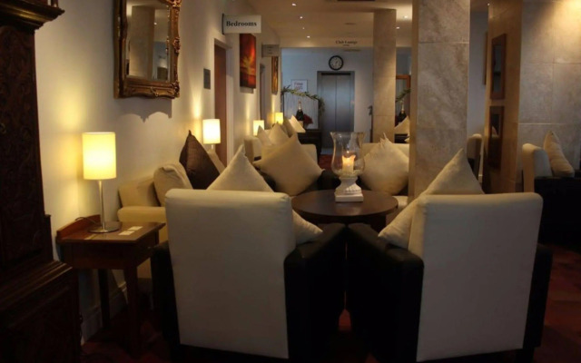 Admiralty Hotel & Restaurant