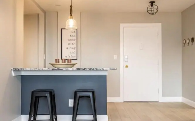 ATL Downtown 2BR with Free Parking Gym