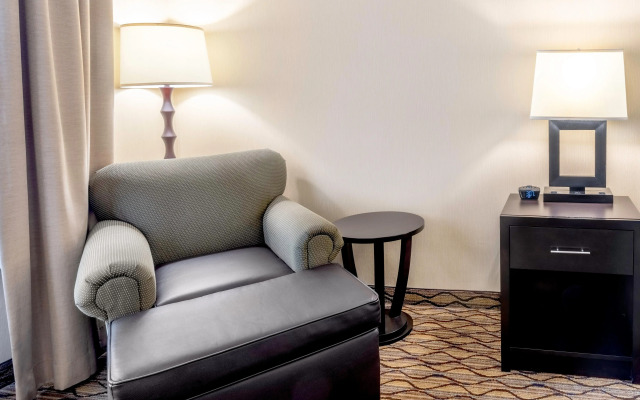 Holiday Inn Hotel & Suites-Milwaukee Airport by IHG