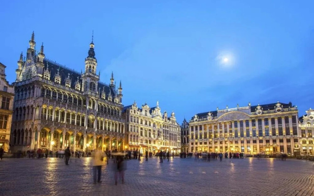 Super Flat Next Grand Place