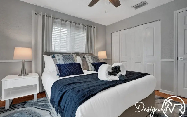 Modern Chic 7-BR with Pool & Gameroom