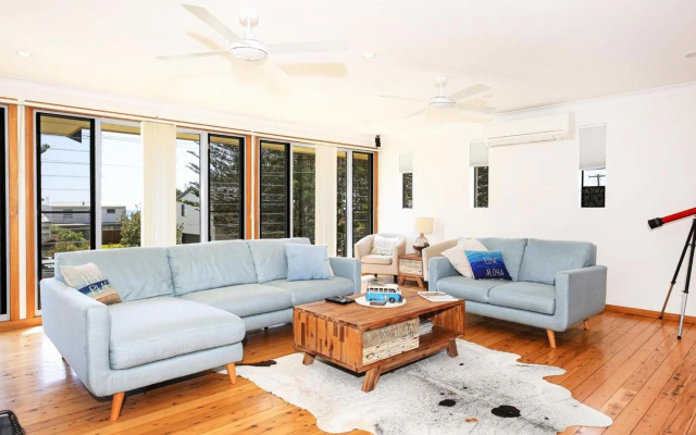 Shores - Pet-Friendly - 1 Min Walk to Beach