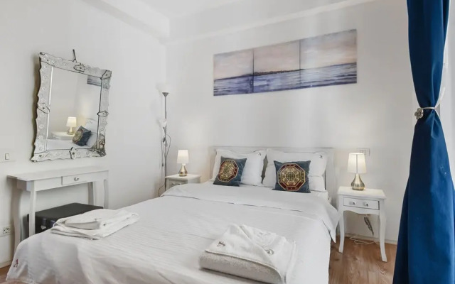 Bohemian Apartment with balconies