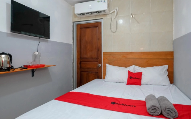 RedDoorz @ AVA Guesthouse Pucang Anom Timur