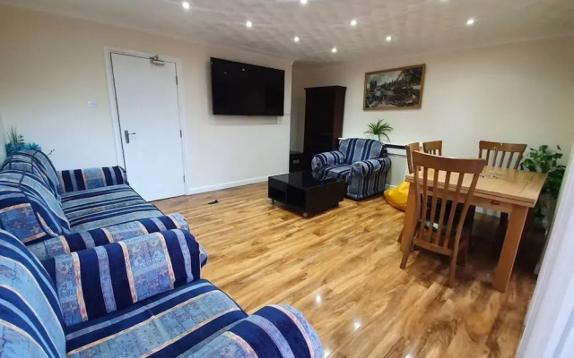 Lovely 5-bed House in Essex