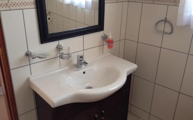 Shallow Water Inn Guesthouse