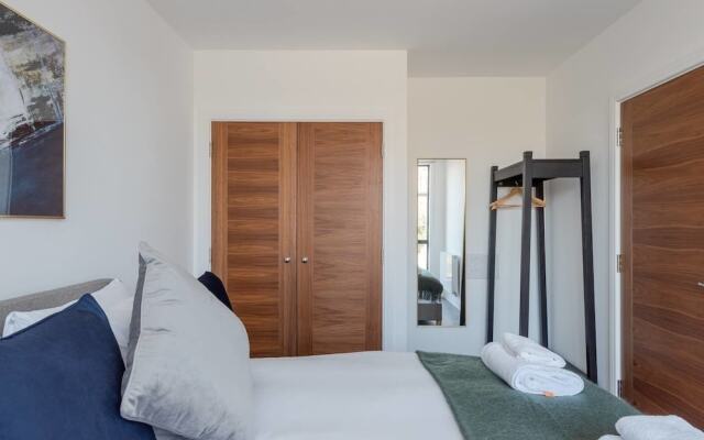 Gorgeous New 1 Bed With Private Balcony, Brixton