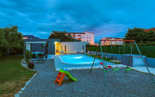 Nice Home in Kastel Stafilic With Wifi and 3 Bedrooms