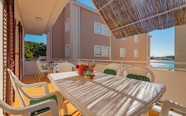 Nice Apartment in Brodarica With 3 Bedrooms and Wifi