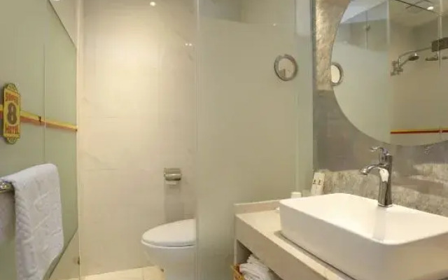 Super 8 Hotel (Luoyang Longmen High-speed Railway Station Quanyi Square)