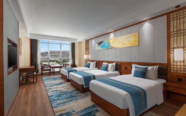 Days Hotel by Wyndham DaLi