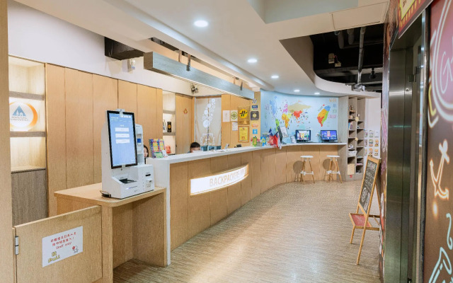 Uno Backpackers Inn
