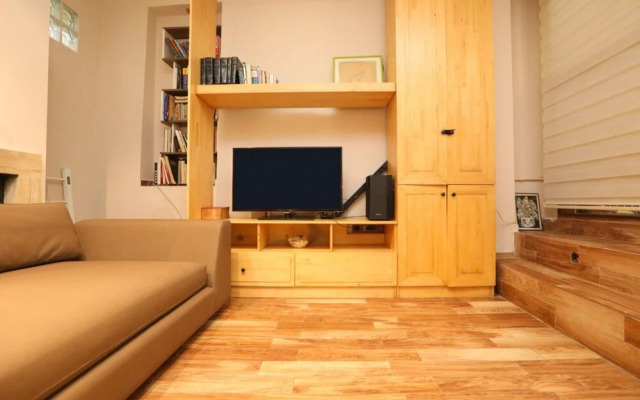 House Near Trendy Attractions and Close to Taksim