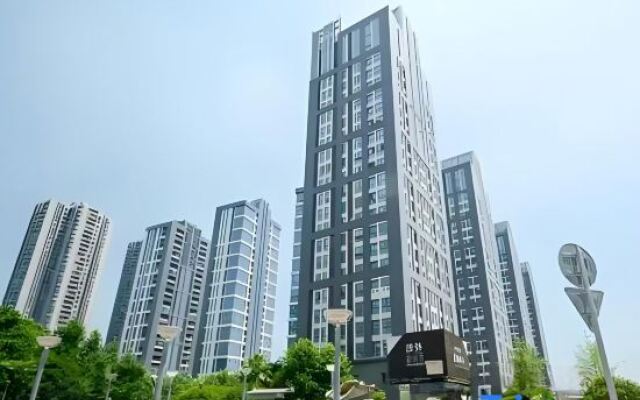 Mr. Roboh Hotel (Chongqing Qibo Center,Xianwai Garden)