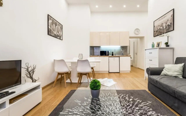 Hello Downtown Apartment - Movie