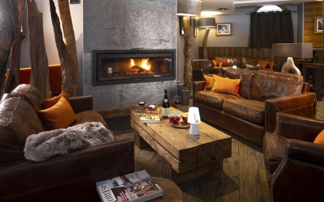 Hotel Ski Lodge