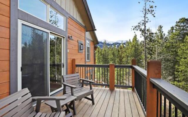 Maggie Point 75 Apartment