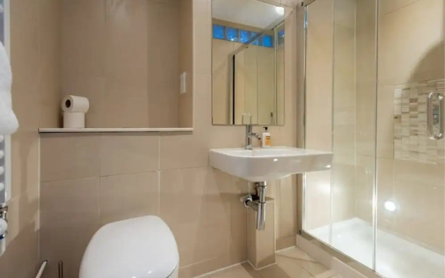 The Kings Row- Quiet 3BD Near Kings Cross