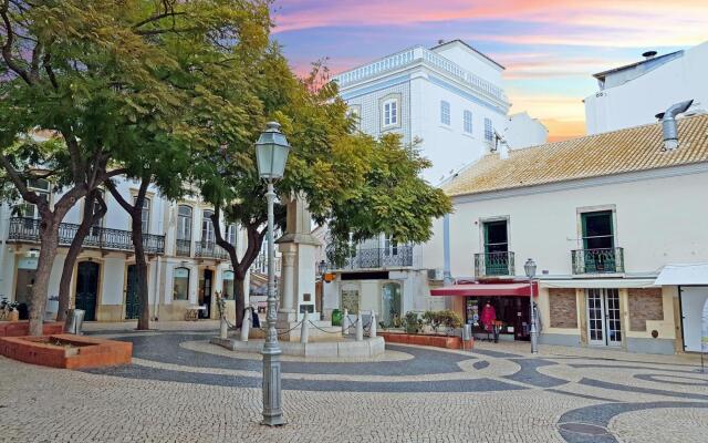 C01 - Historical Central House