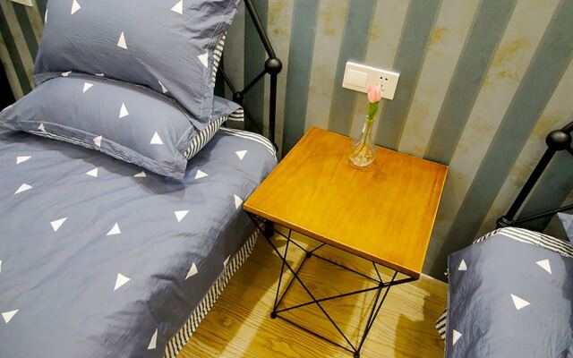 Xiang Shan Lin Hai Homestay