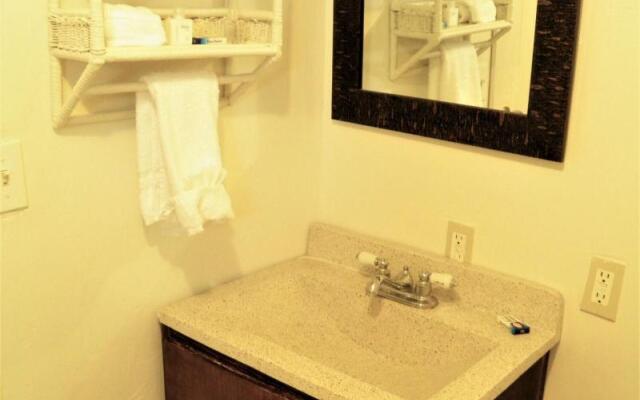 Seaside Hotel & Victor's RV Park