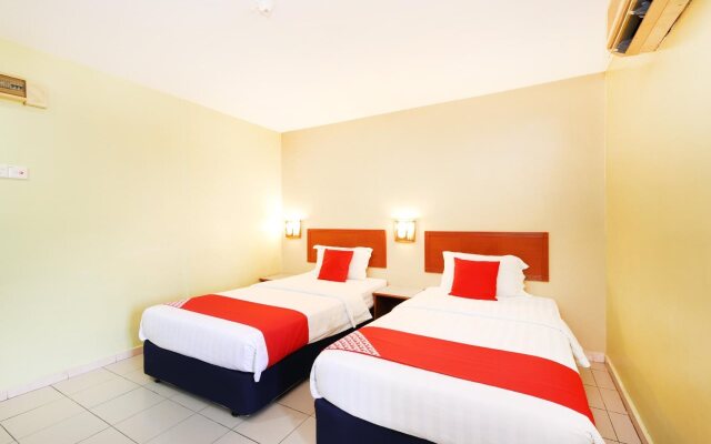 Super OYO 447 Comfort Hotel Meru