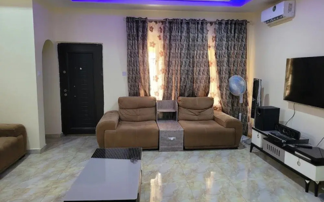 Dazzle Hotel and Apartment