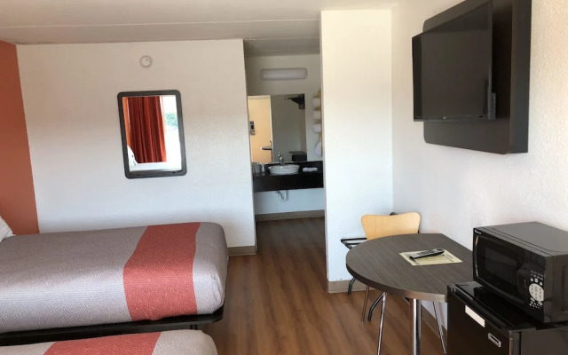 Motel6 Brunswick, GA