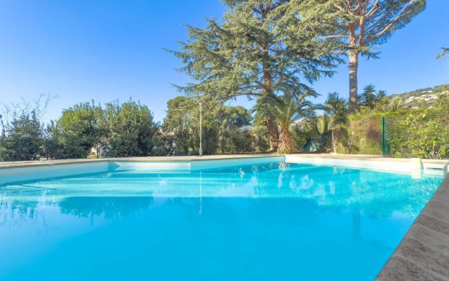 Le Cozy in Cannes With 2 Bedrooms and 1 Bathrooms