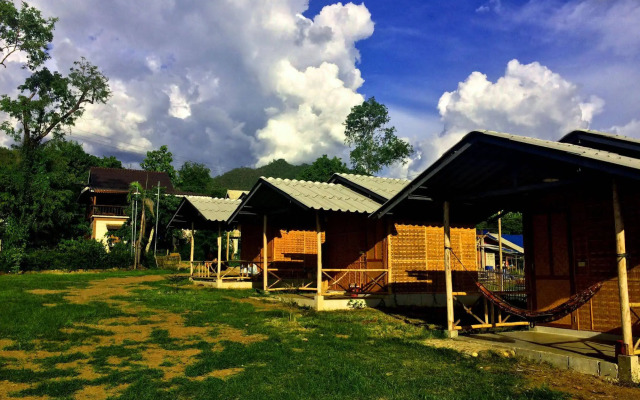 Sleepy Hut Pai
