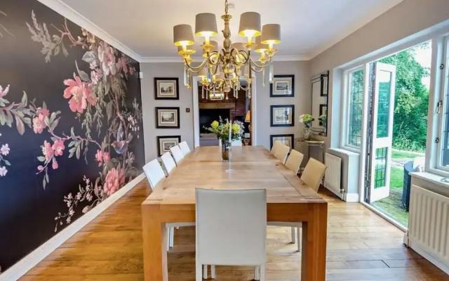 Luxury Riverside Mansion in Marlow