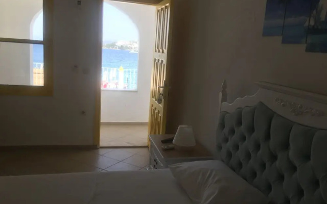 Estrella Beach Hotel