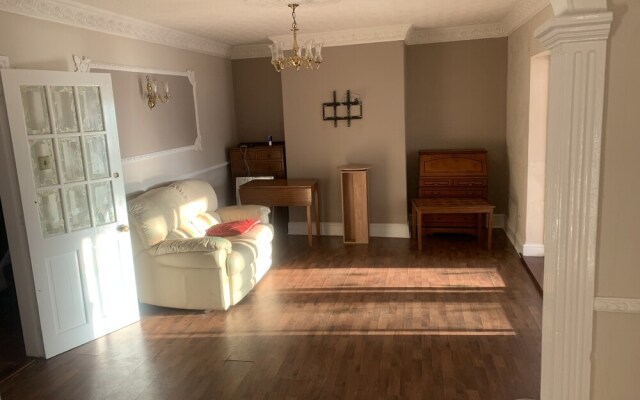 Beautiful 5 bed Farm Accommodation