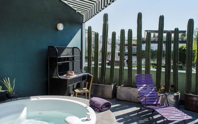 Pug Seal Polanco Anatole France