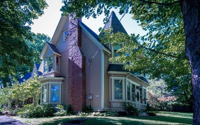 Sackville Bed & Breakfast