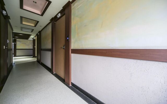 Goodstay World Hotel