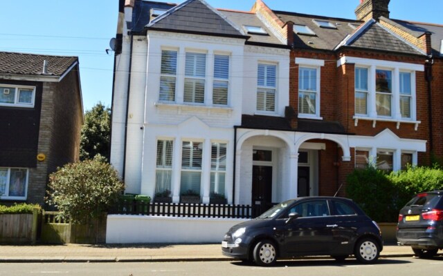 2 Bedroom Apartment In South Clapham