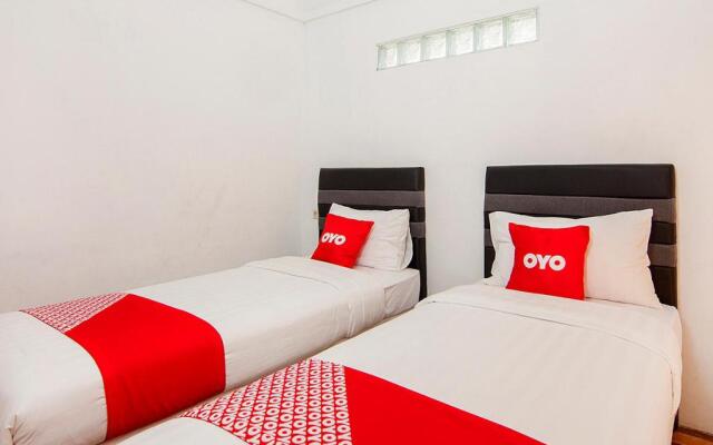 OYO 1812 Dg Inn