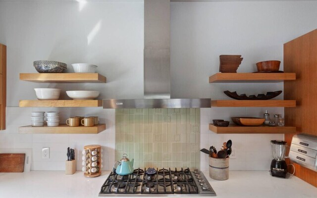 The Local - 2 Blocks to DT Fay - Walk Everywhere!