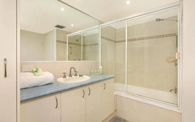 Elouera Tower Beachfront Apartments