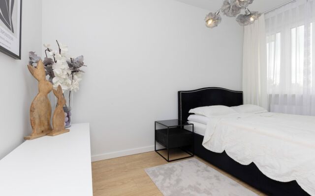 Trendy Warsaw Apartment by Renters