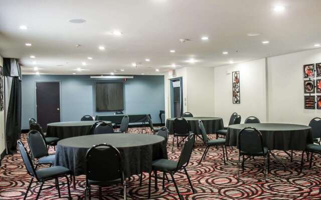 Comfort Suites Nashville Airport - BNA