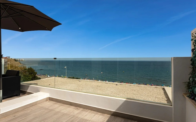 Sea View Apartment 2 Min Walk From the Beach